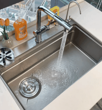 Single bowl sink