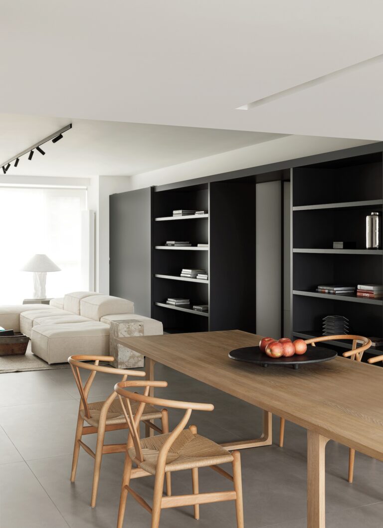 A 270-square-meter flat apartment in Beijing