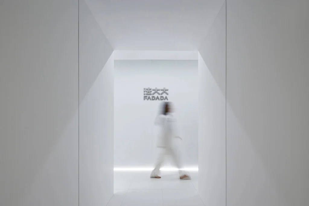 HOMESEE Office Workspace Interior Design office interior case image 08