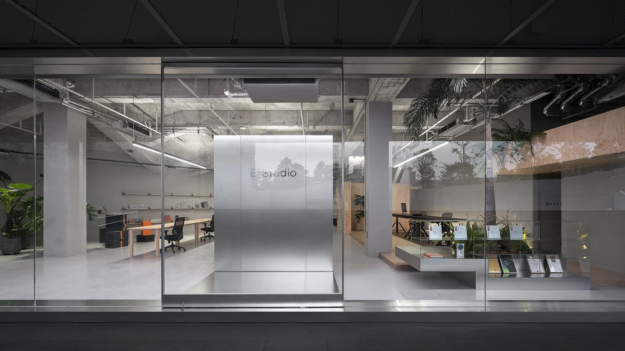 HOMESEE Office Workspace Interior Design office interior case image 02