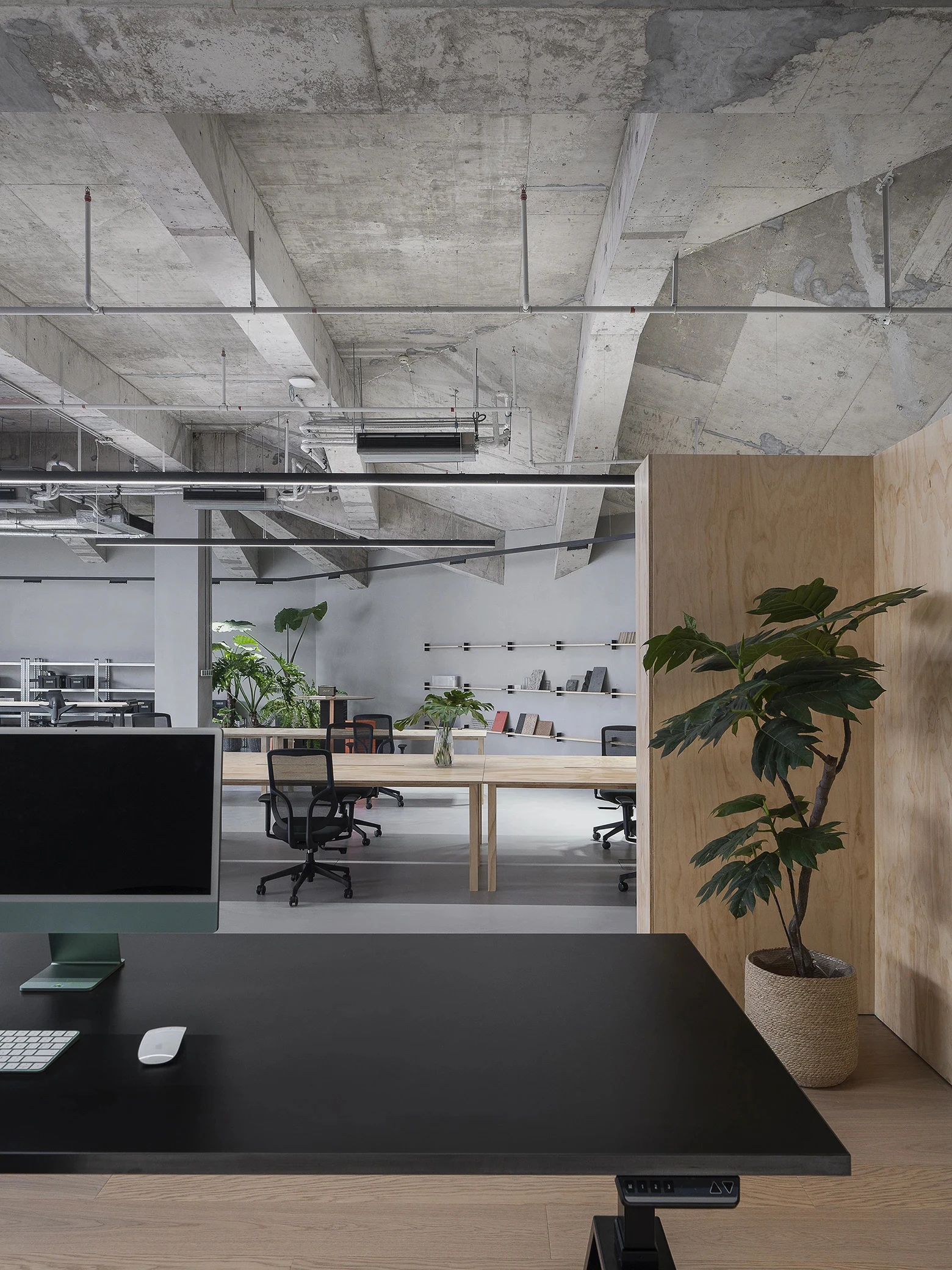 HOMESEE Office Workspace Interior Design office interior case image 09