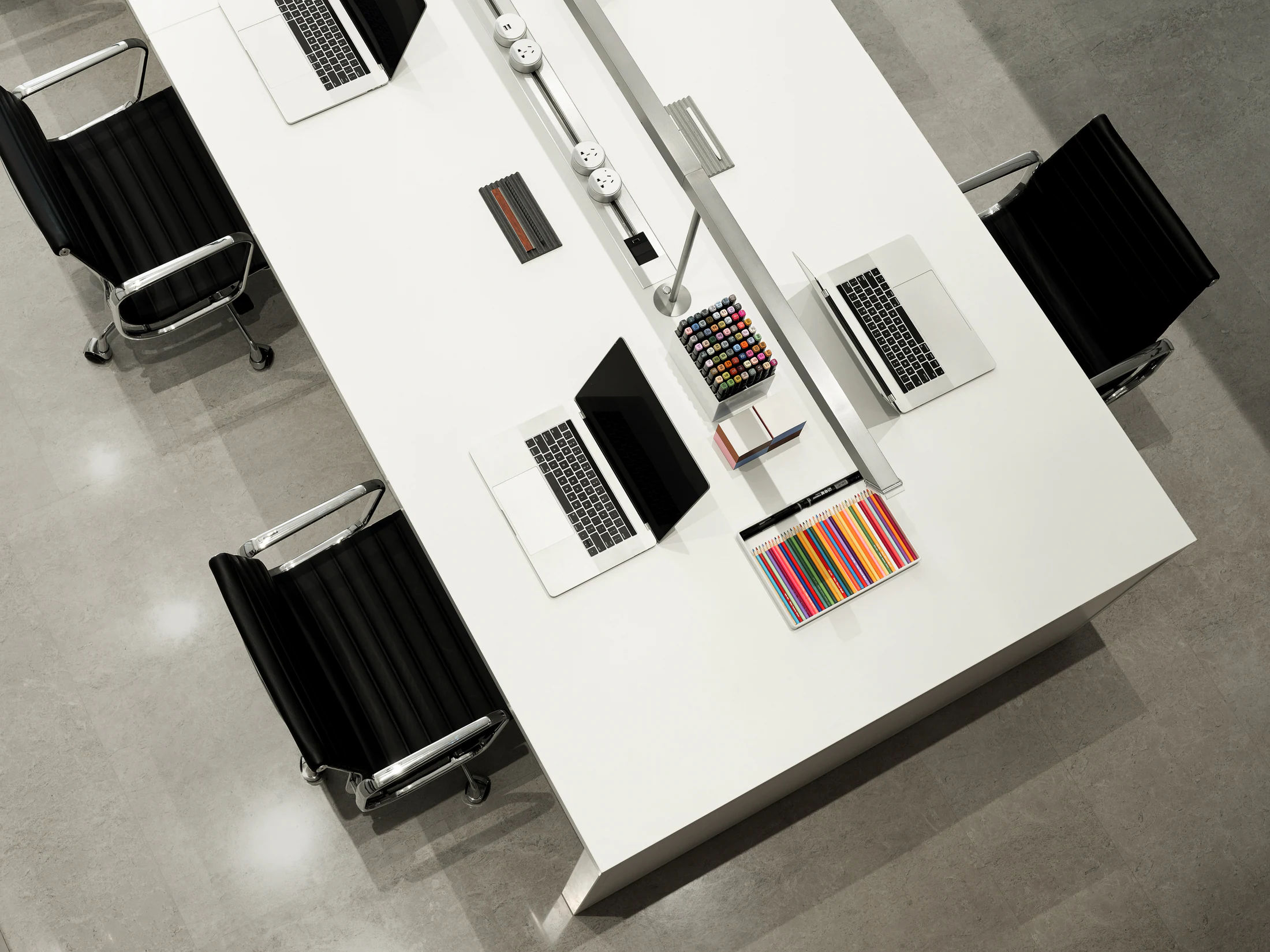 HOMESEE LOFT Workspace Interior Design office interior case image 05
