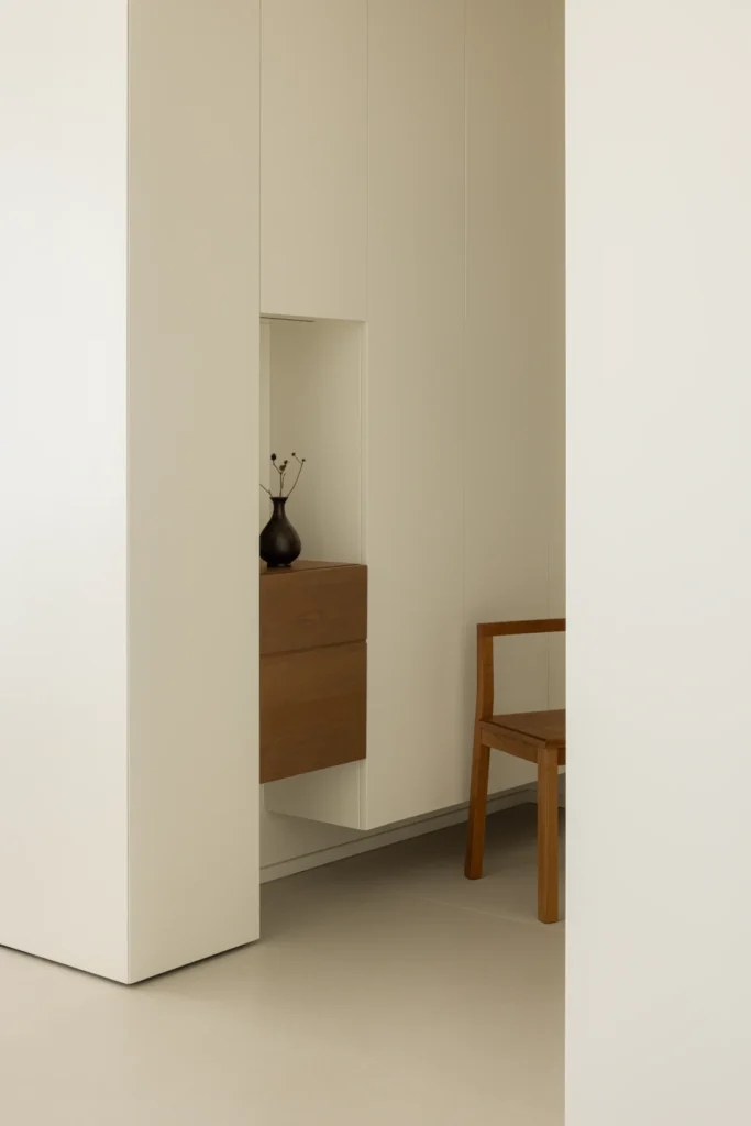 HOMESEE Taizhou Cream and Wood Large Apartment Interior Design Cream Interior Design case image 03