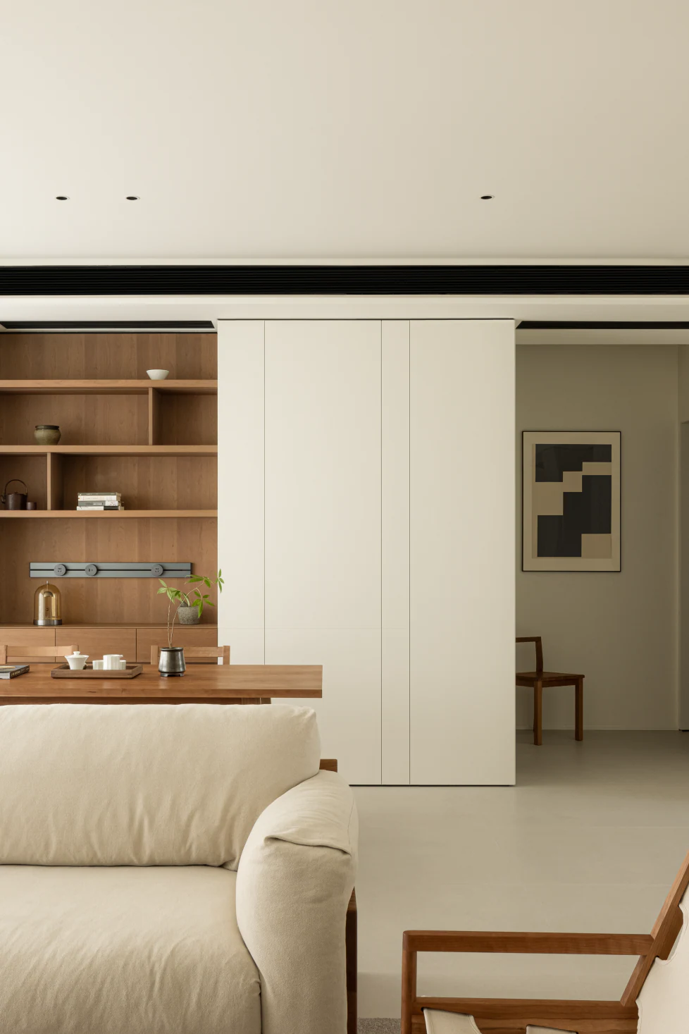 HOMESEE Taizhou Cream and Wood Large Apartment Interior Design Cream Interior Design case image 05