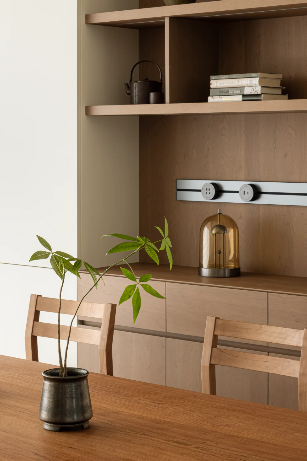 HOMESEE Taizhou Cream and Wood Large Apartment Interior Design Cream Interior Design case image 06