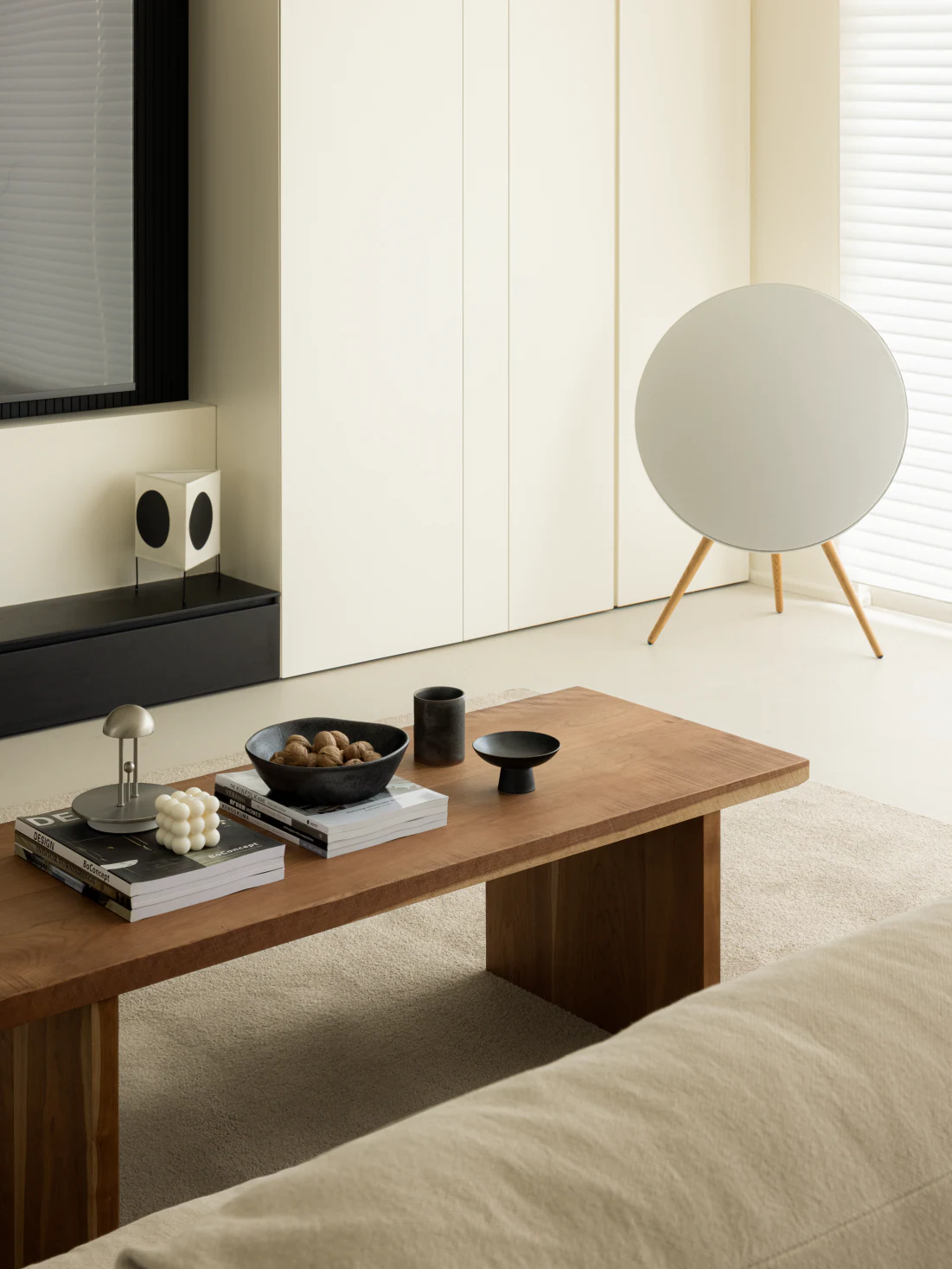 HOMESEE Taizhou Cream and Wood Large Apartment Interior Design Cream Interior Design case image 08