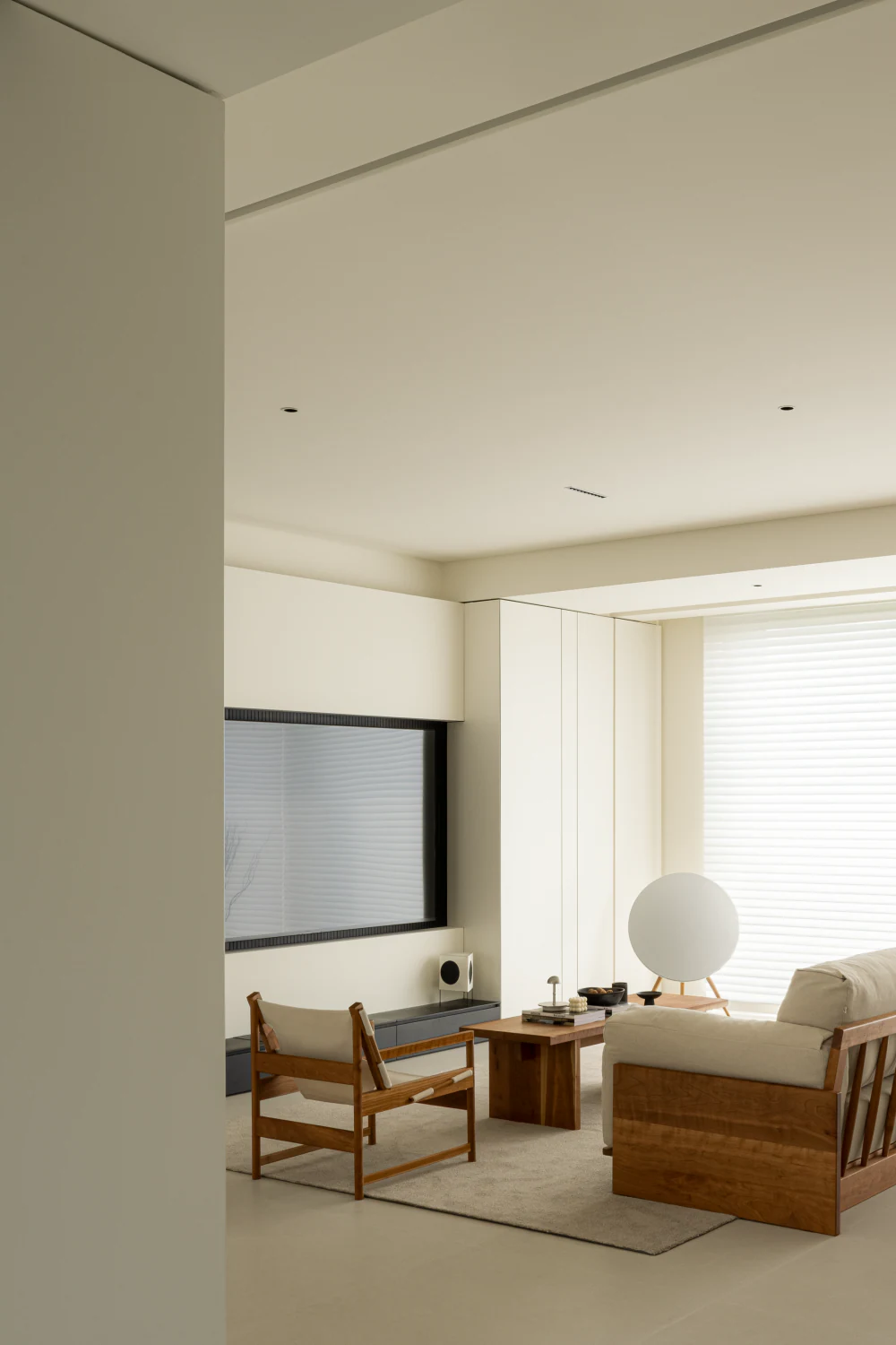 HOMESEE Taizhou Cream and Wood Large Apartment Interior Design Cream Interior Design case image 10