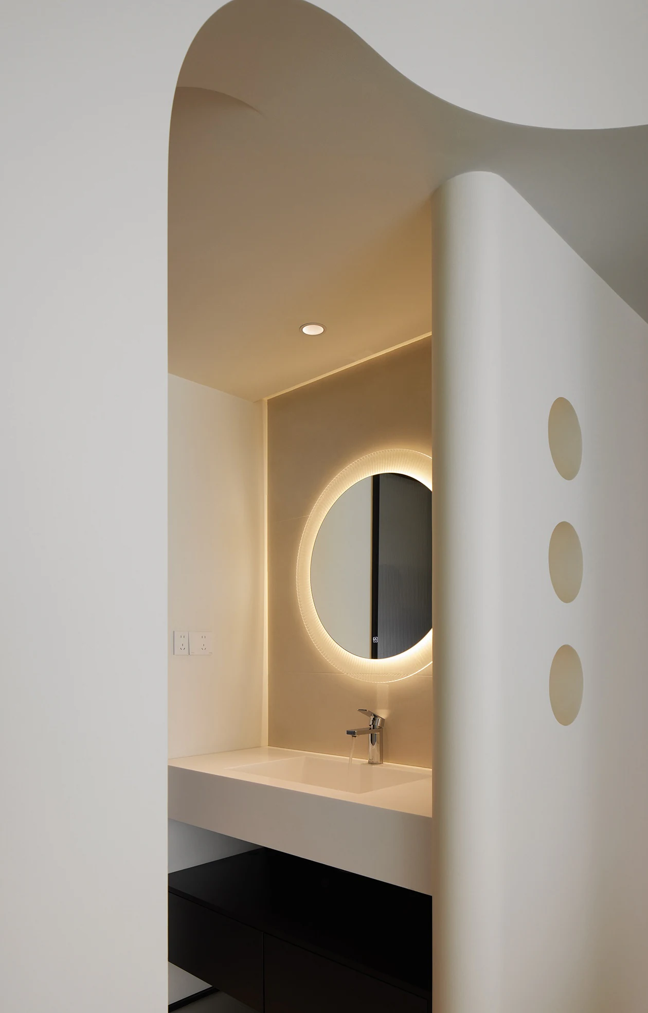 HOMESEE Ruchu Cream Residence Interior Design Cream Interior Design case image 09