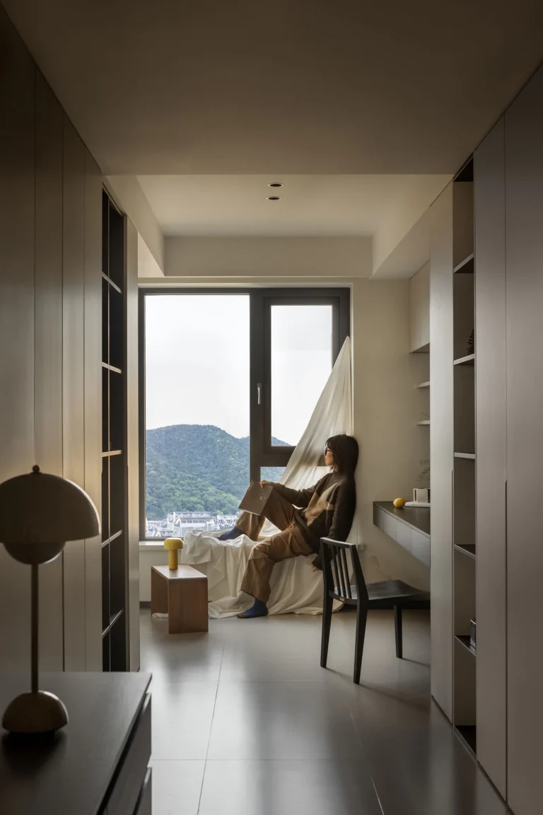 HOMESEE Warm Light Cream Residence Interior Design