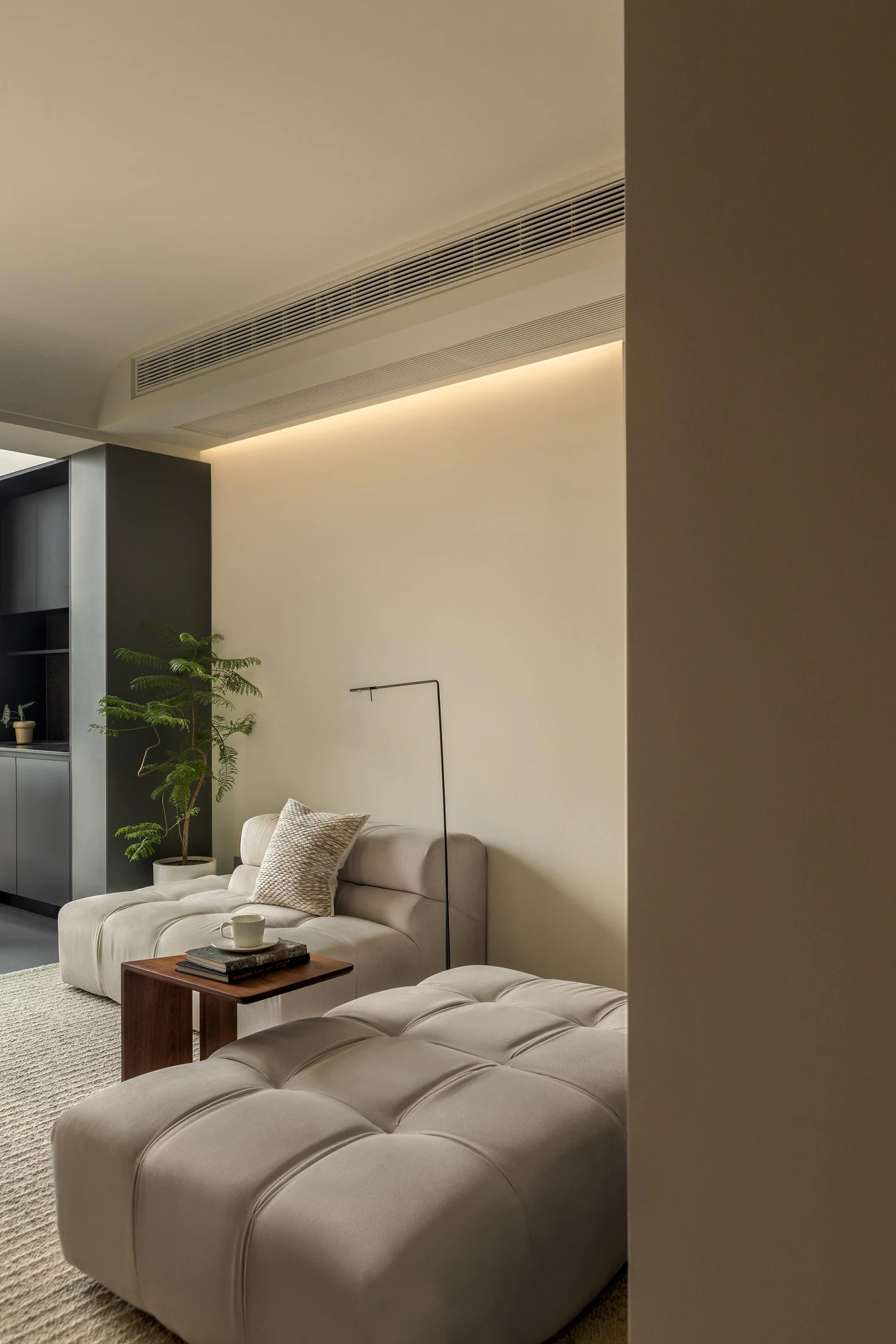 HOMESEE Warm Light Cream Residence Interior Design Cream Interior Design case image 03