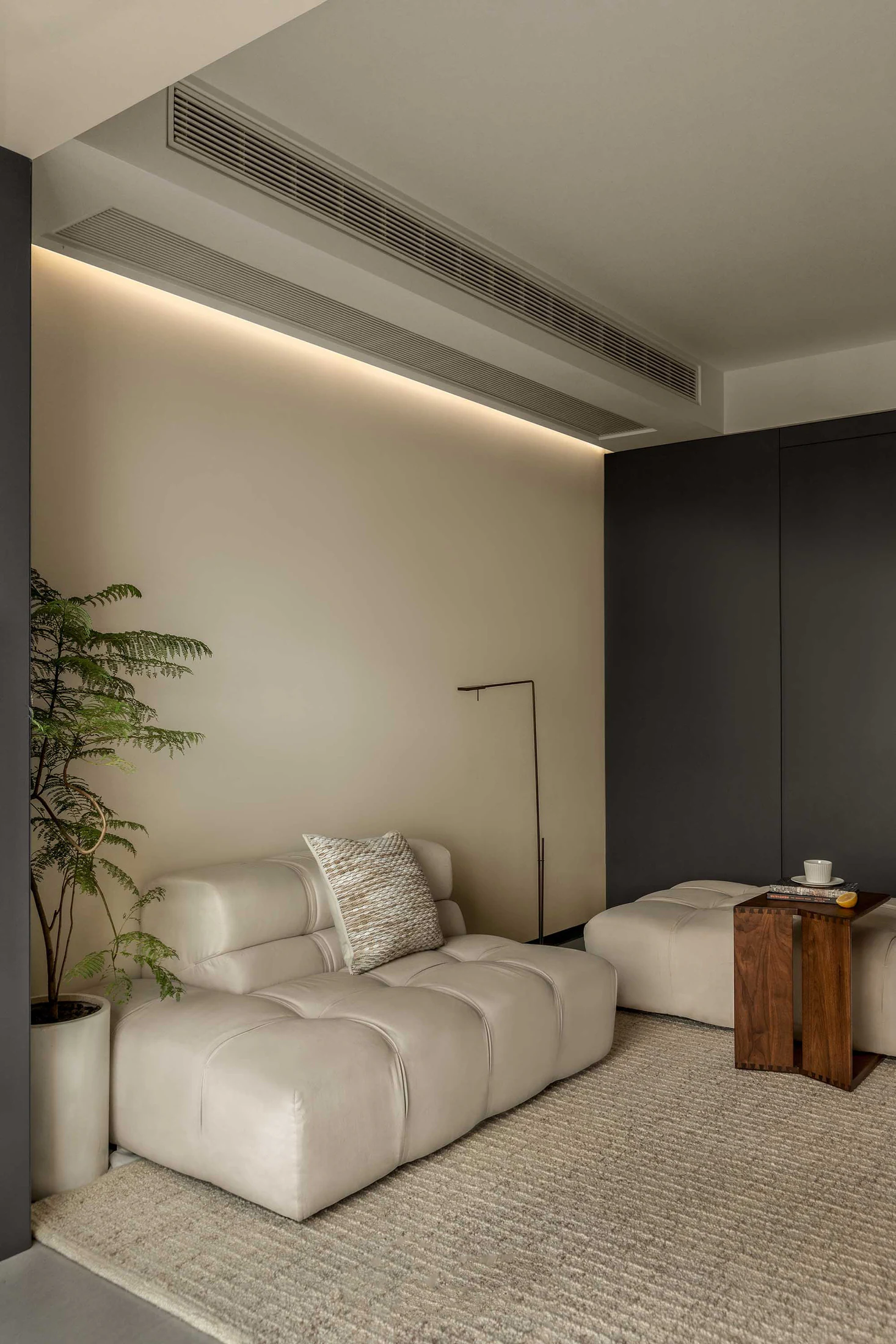 HOMESEE Warm Light Cream Residence Interior Design Cream Interior Design case image 04