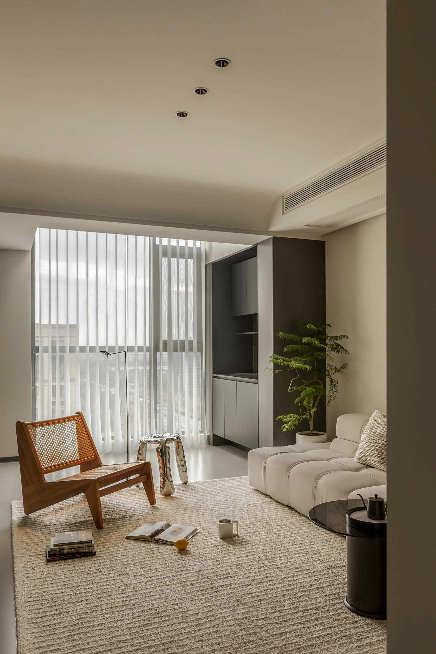 HOMESEE Warm Light Cream Residence Interior Design Cream Interior Design case image 05