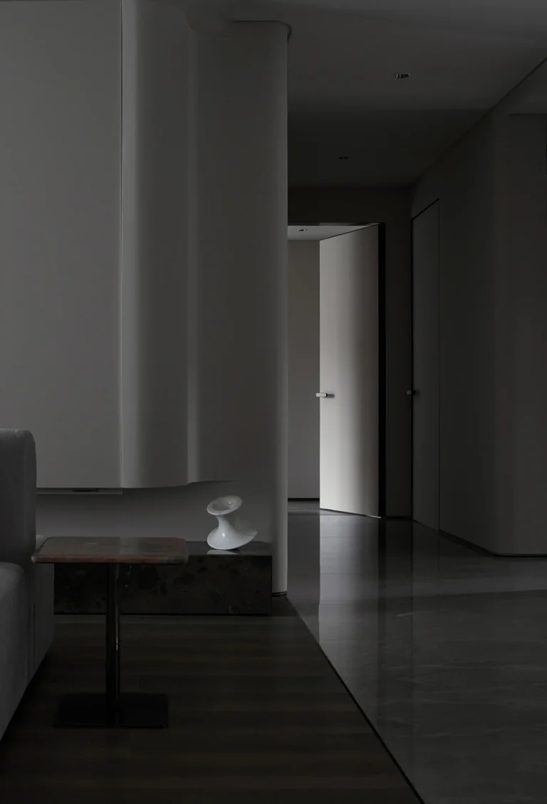 HOMESEE Quiet Private Wabi-Sabi Residence Interior Design