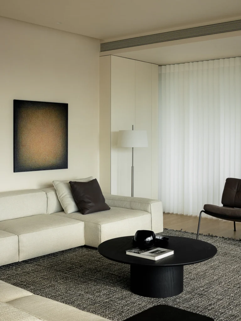 HOMESEE Sunward Natural Wood Residence Interior Design