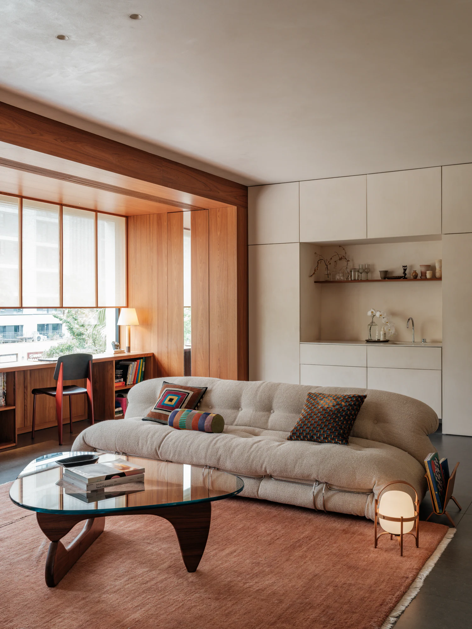 HOMESEE Urban Retreat Mid-Century Modern Residence Interior Design Mid-Century Modern Interior Design case image 02