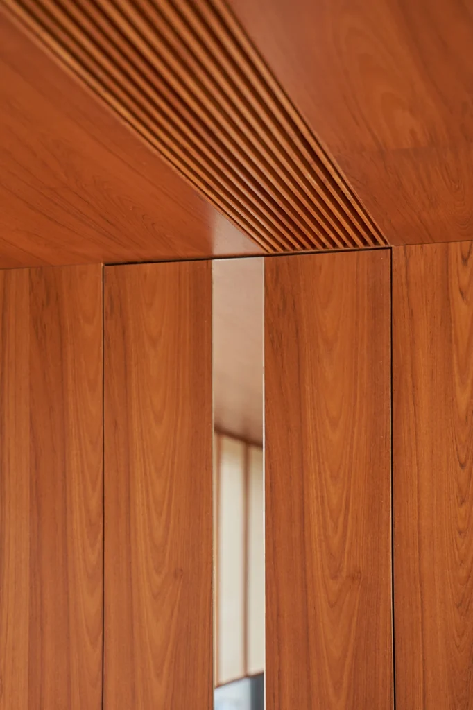 HOMESEE Urban Retreat Mid-Century Modern Residence Interior Design Mid-Century Modern Interior Design case image 03