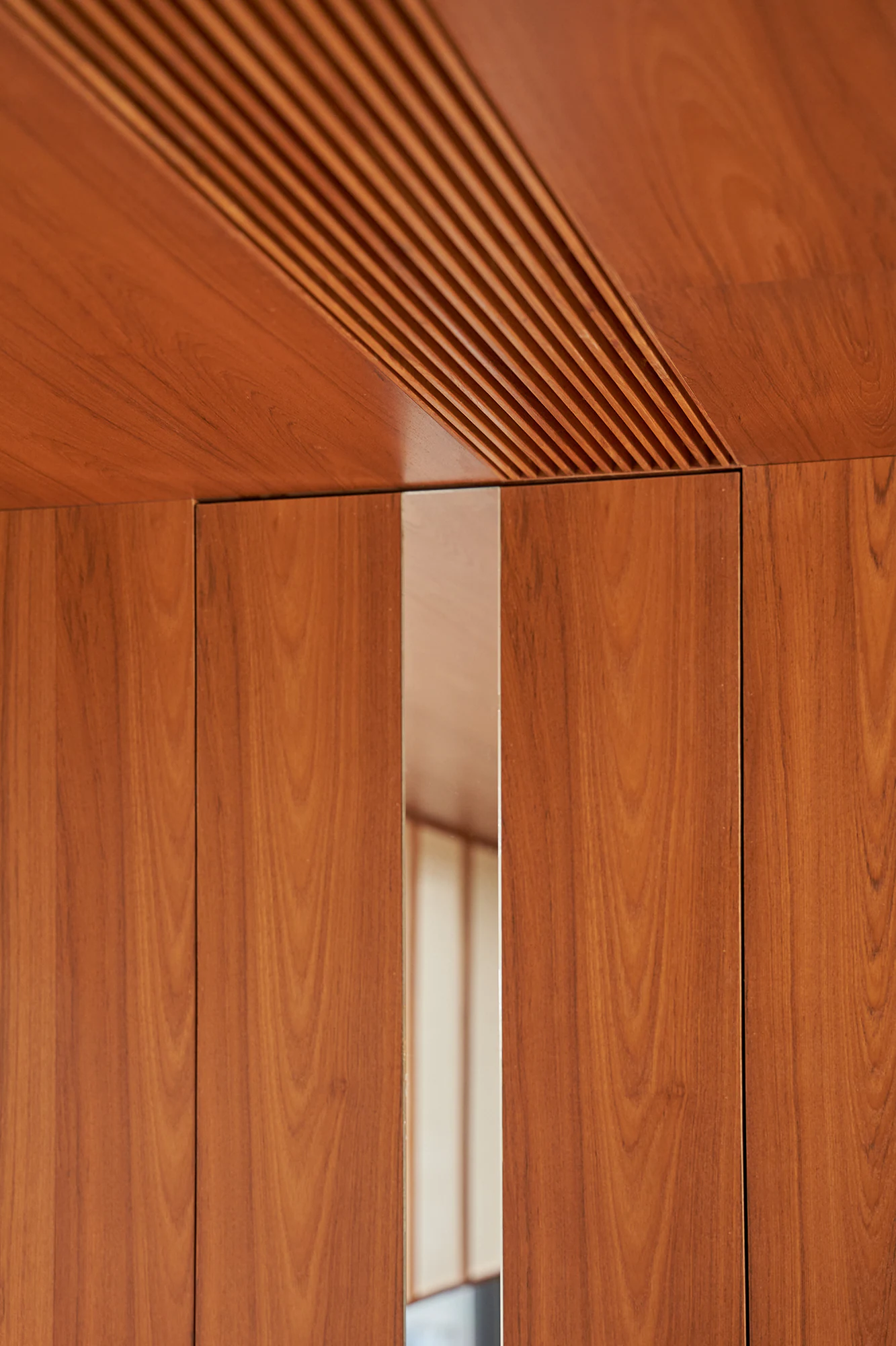 HOMESEE Urban Retreat Mid-Century Modern Residence Interior Design Mid-Century Modern Interior Design case image 03