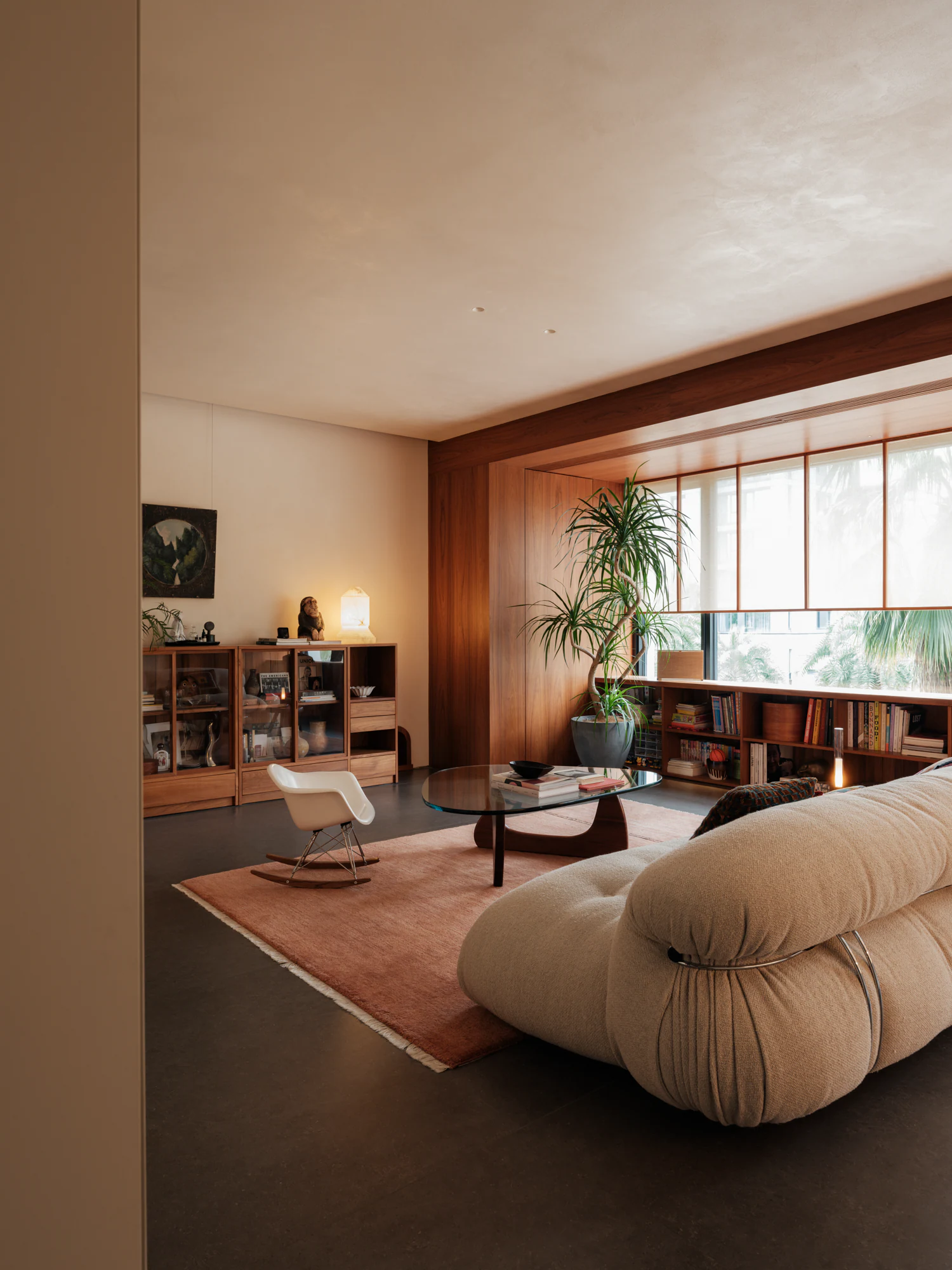 HOMESEE Urban Retreat Mid-Century Modern Residence Interior Design Mid-Century Modern Interior Design case image 09