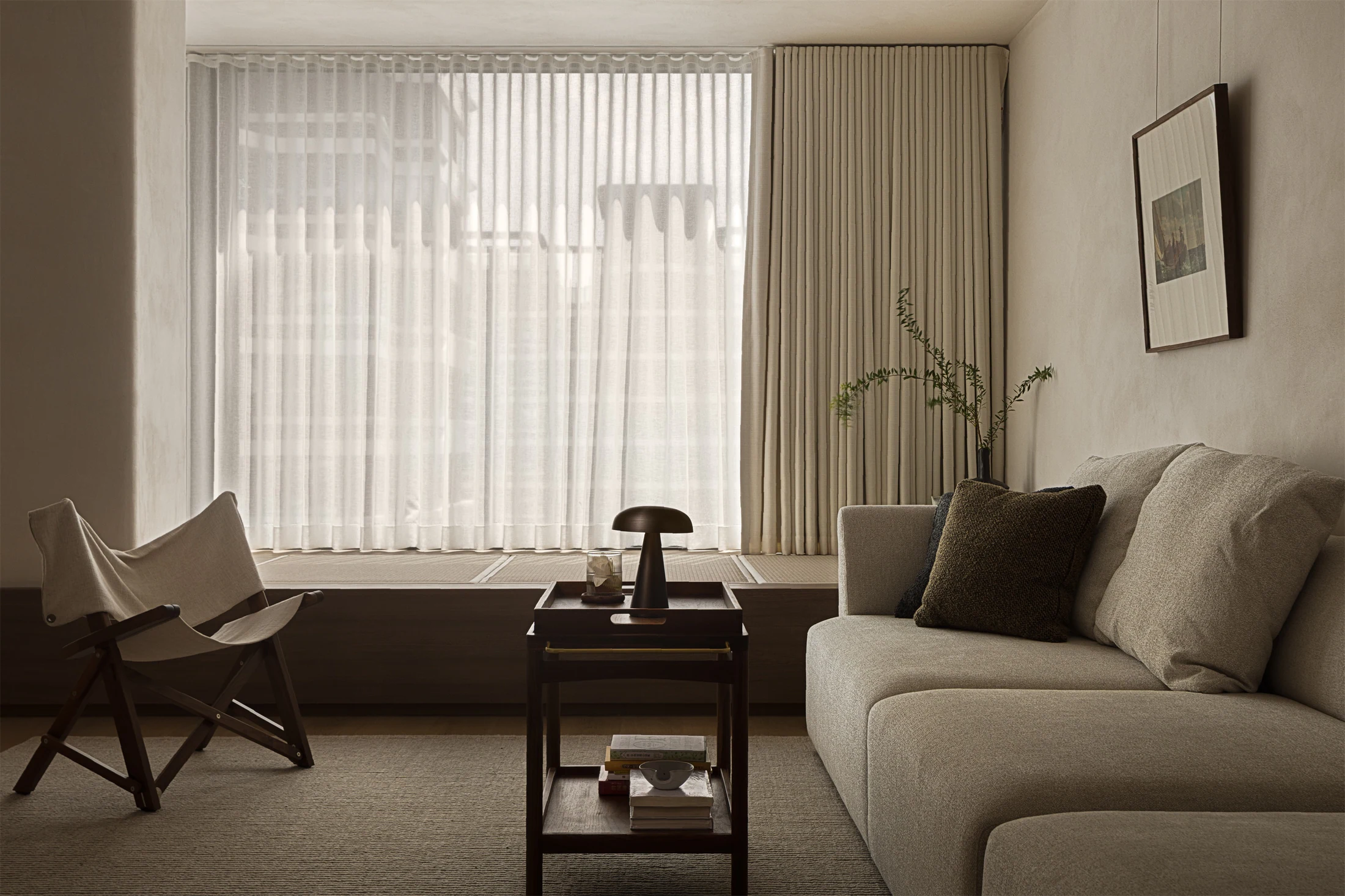 HOMESEE Power of Silence Mid-Century Modern Residence Mid-Century Modern Interior Design case image 03