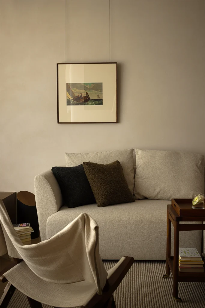 HOMESEE Power of Silence Mid-Century Modern Residence Mid-Century Modern Interior Design case image 04