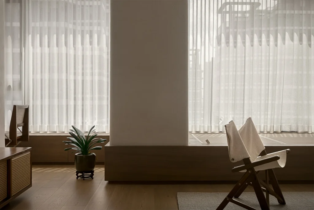 HOMESEE Power of Silence Mid-Century Modern Residence Mid-Century Modern Interior Design case image 05