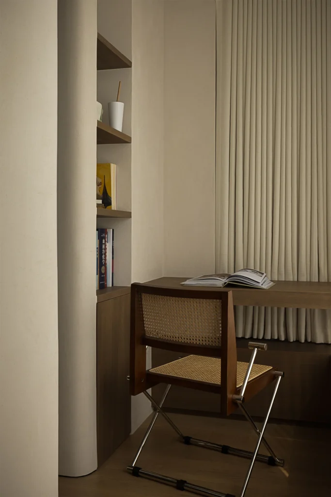 HOMESEE Power of Silence Mid-Century Modern Residence Mid-Century Modern Interior Design case image 06