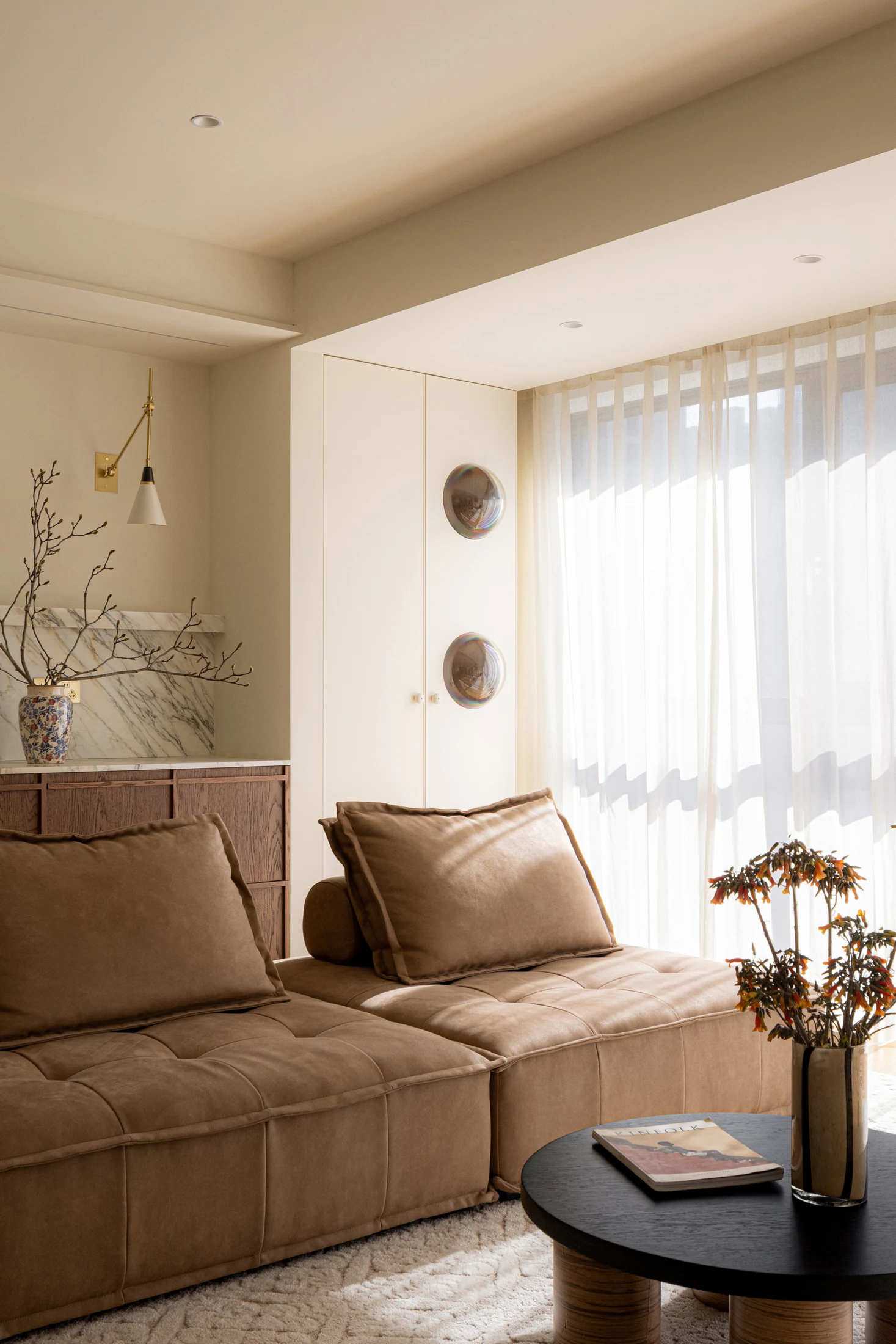 HOMESEE Slow Living Mid-Century Modern Residence Interior Design Mid-Century Modern Interior Design case image 04