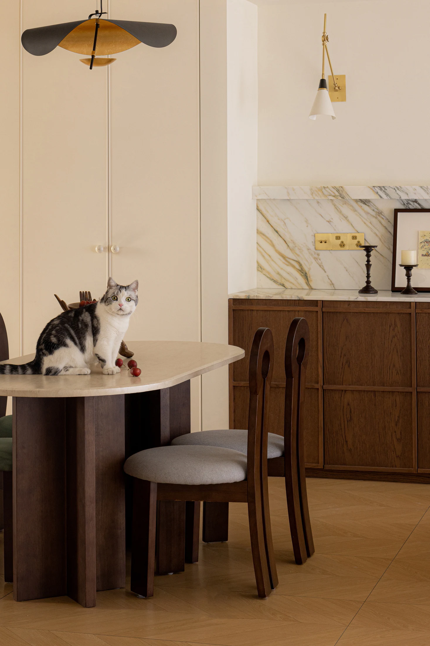HOMESEE Slow Living Mid-Century Modern Residence Interior Design Mid-Century Modern Interior Design case image 10