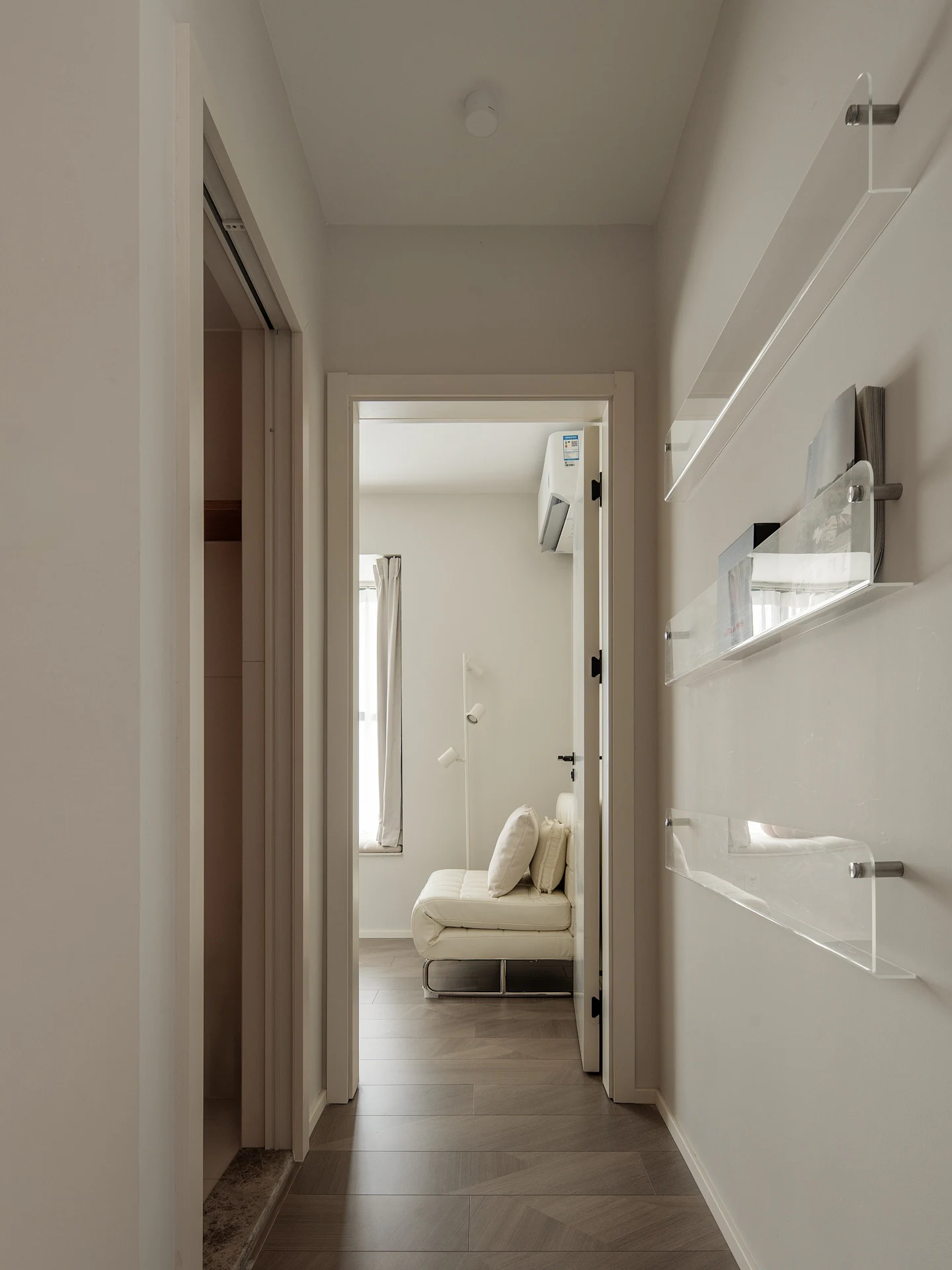 HOMESEE Healing Small Apartment for Two and a Cat Small Apartment Interior Design case image 07