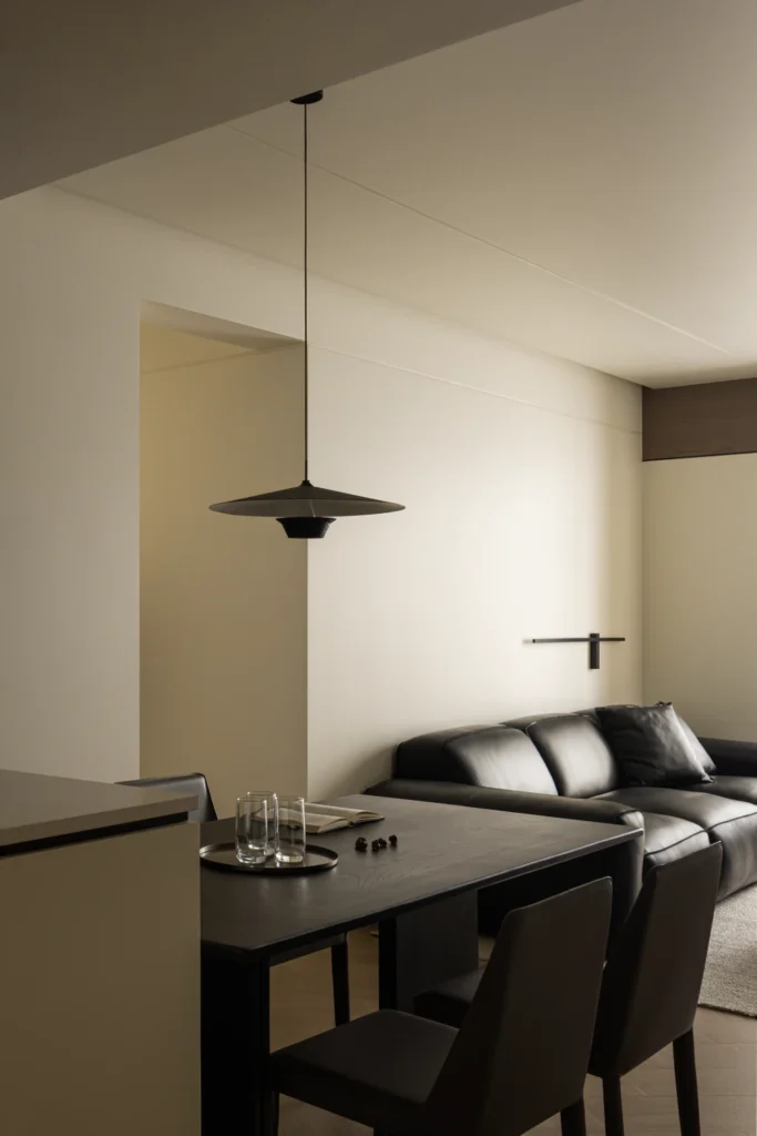 HOMESEE Taizhou 95 sqm Black and White Small Apartment Interior Design Small Apartment Interior Design case image 02