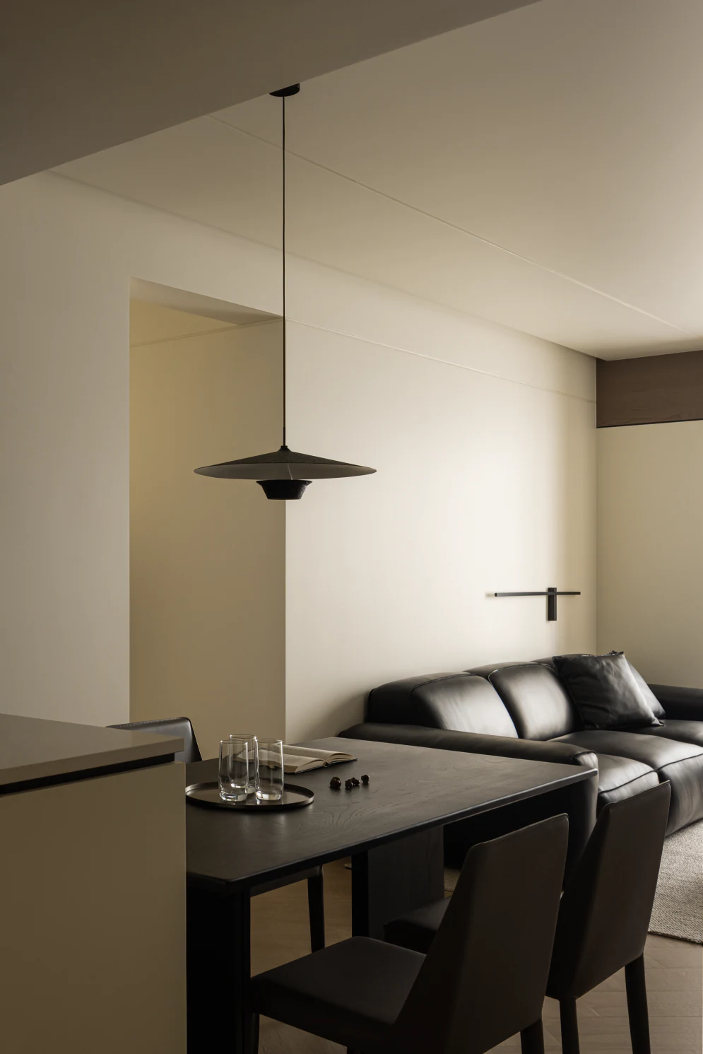 HOMESEE Taizhou 95 sqm Black and White Small Apartment Interior Design Small Apartment Interior Design case image 02