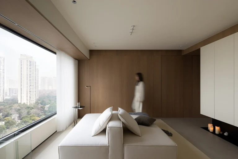 HOMESEE River View Wood Small Apartment Interior Design