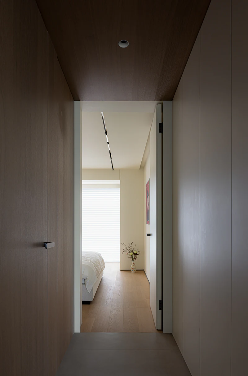 HOMESEE River View Wood Small Apartment Interior Design Small Apartment Interior Design case image 02