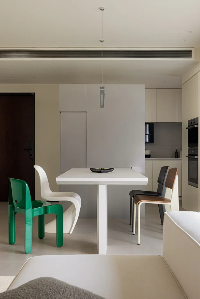 HOMESEE River View Wood Small Apartment Interior Design Small Apartment Interior Design case image 07