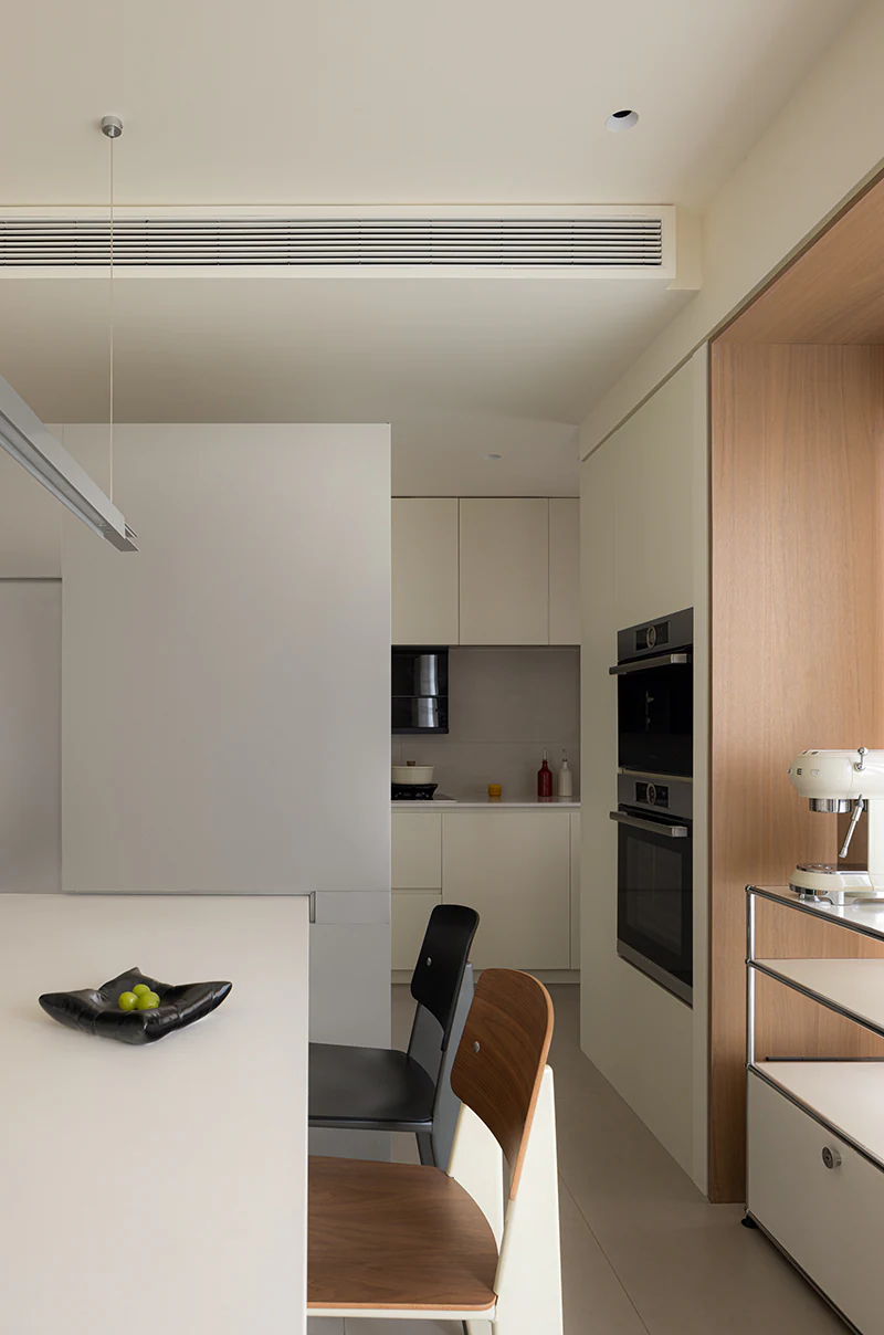 HOMESEE River View Wood Small Apartment Interior Design Small Apartment Interior Design case image 09