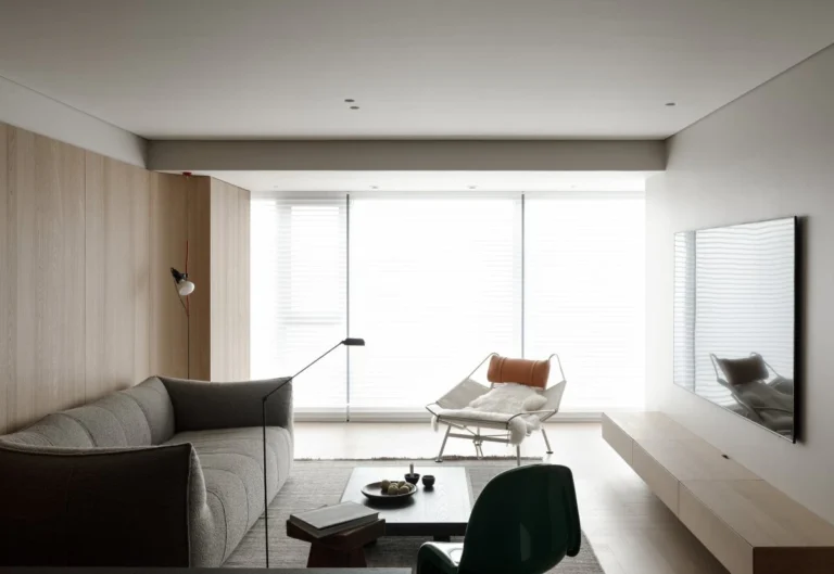 HOMESEE Warm Minimalist Family Home