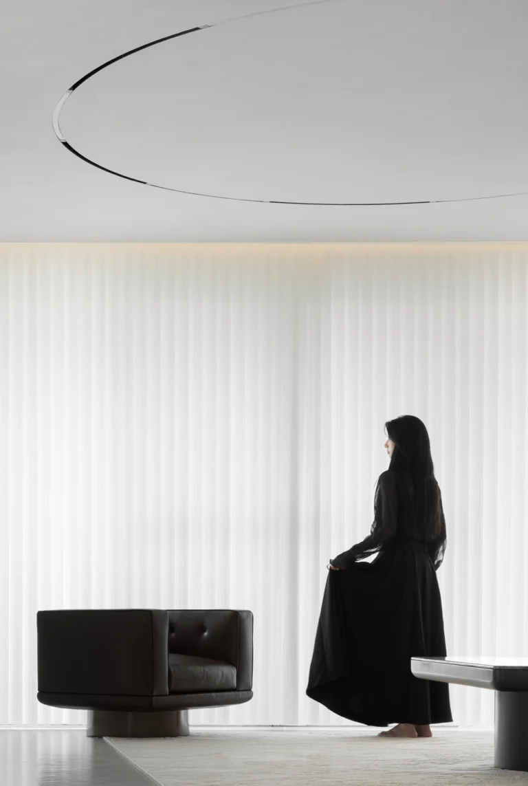 HOMESEE Shenzhen 280 sqm Low-Saturation Minimalist Residence