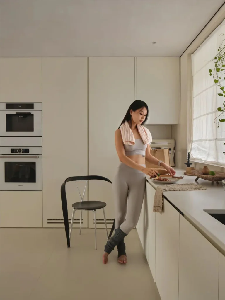 HOMESEE Hefei 300 sqm Minimalist Duplex Residence