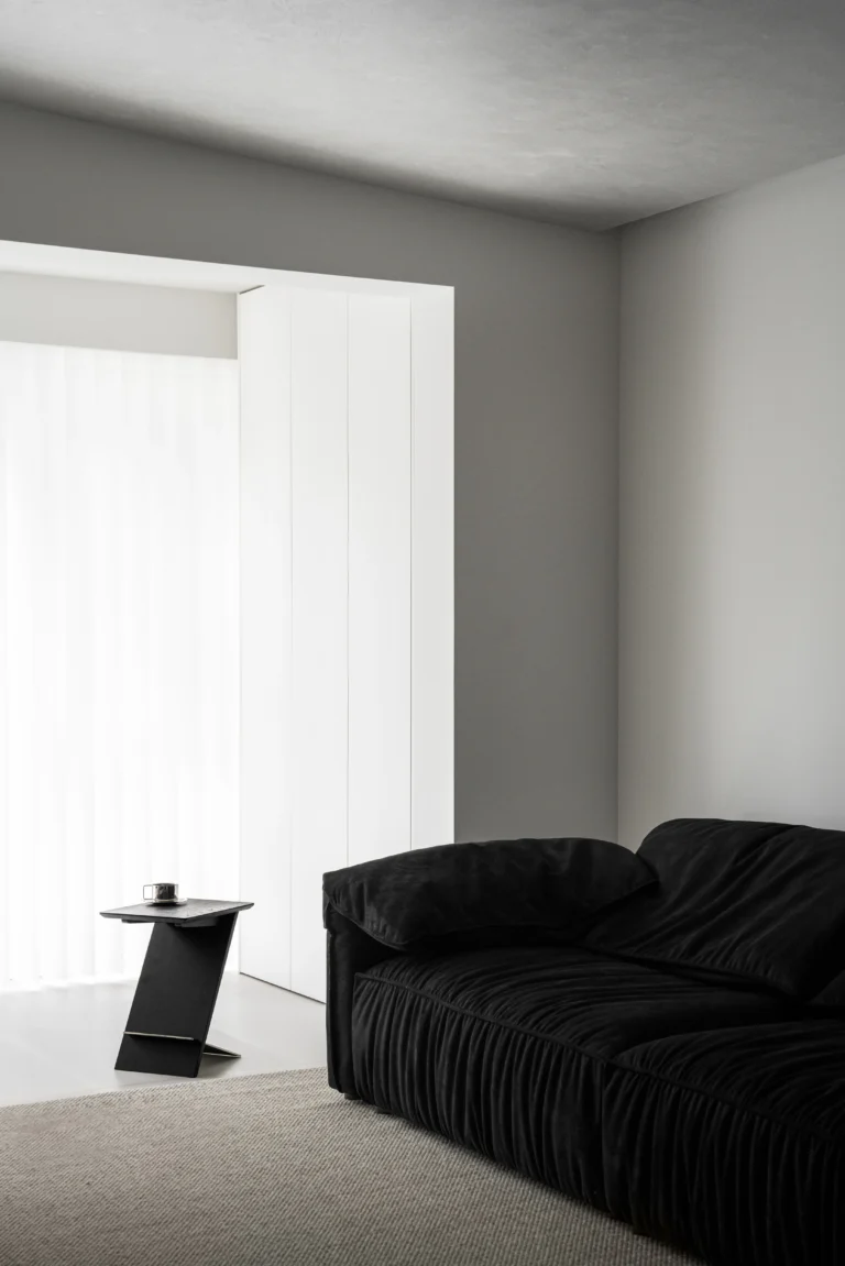 HOMESEE 132 sqm Minimalist Bare-Shell Home Renovation