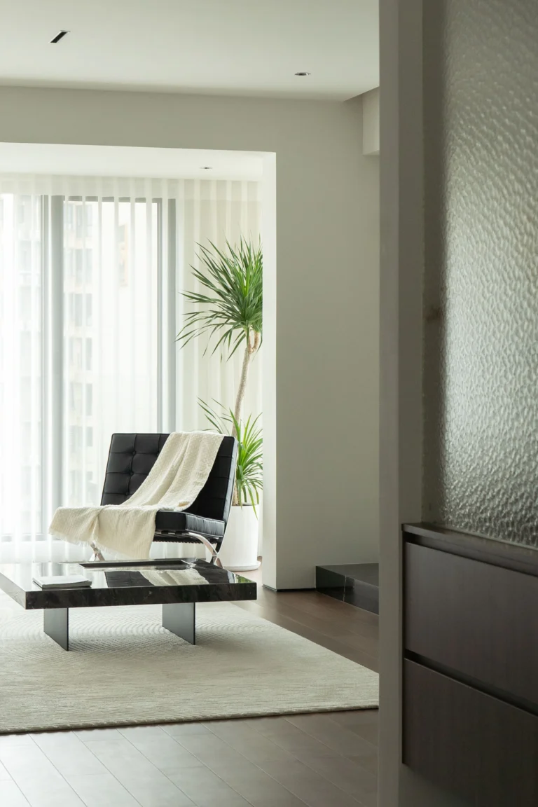 HOMESEE Minimalist Home for Two