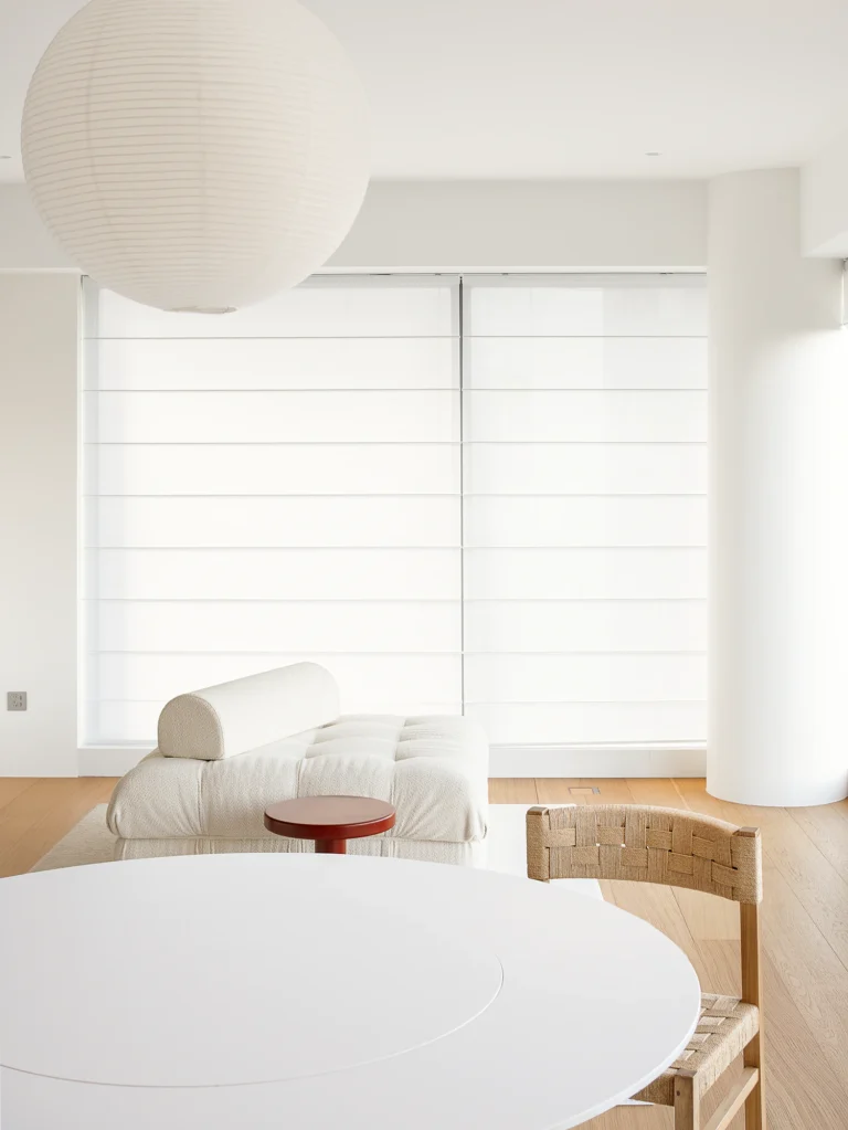 HOMESEE Modern Minimalist Residence with Freedom and Order
