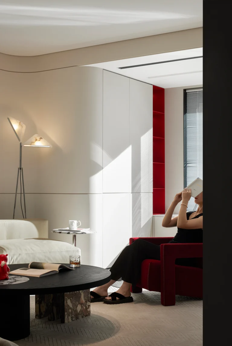 HOMESEE Clear Light and Shadow Modern Simple Residence
