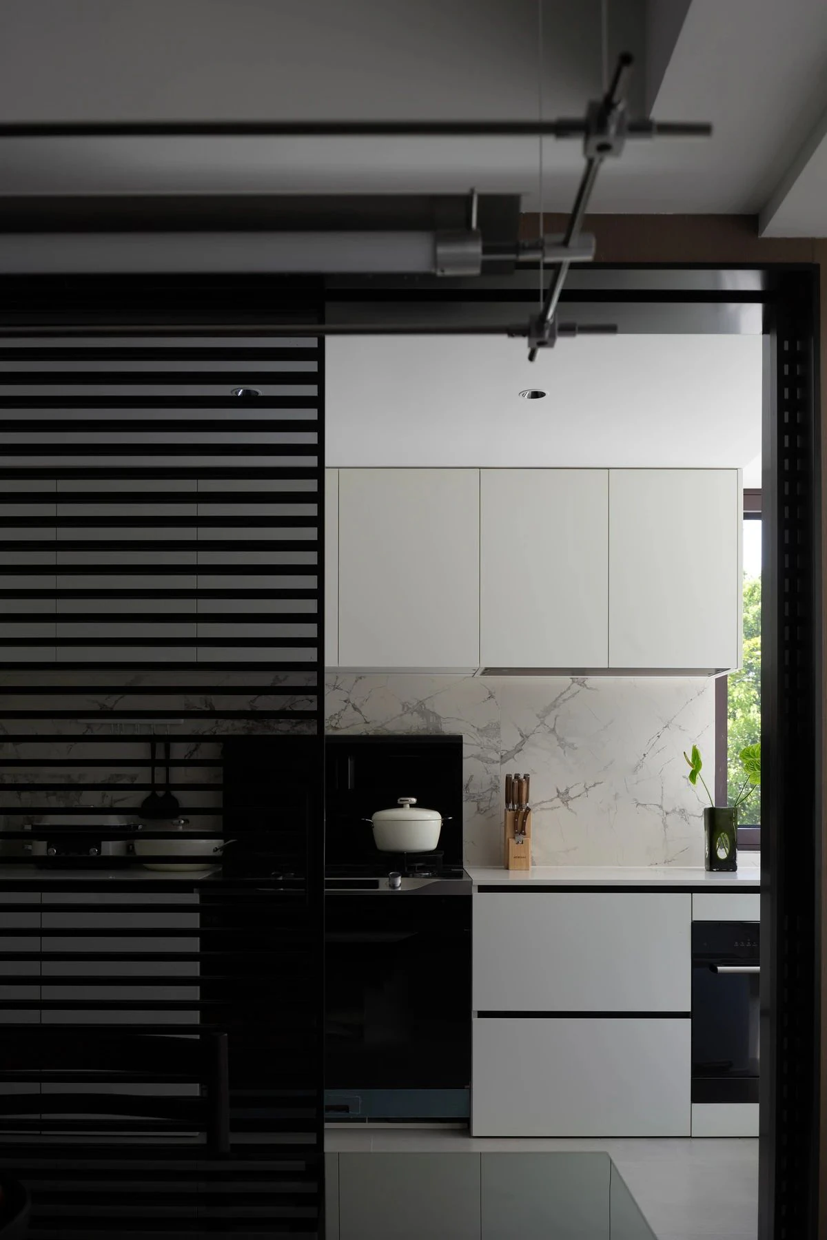 HOMESEE Black and White Modern Simple Residence interior design case image 10