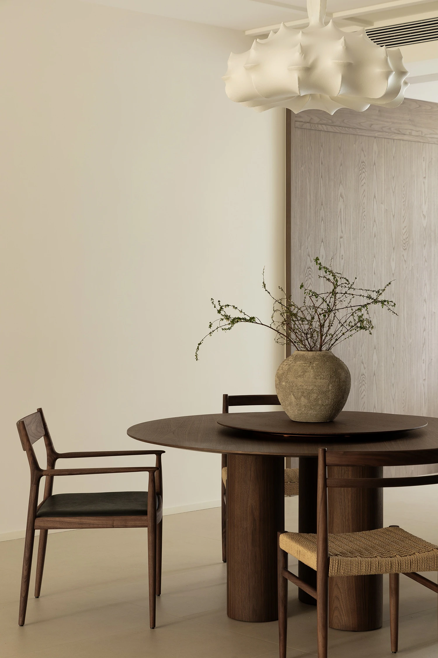 HOMESEE Mid-Hill Modern Simple Residence interior design case image 03