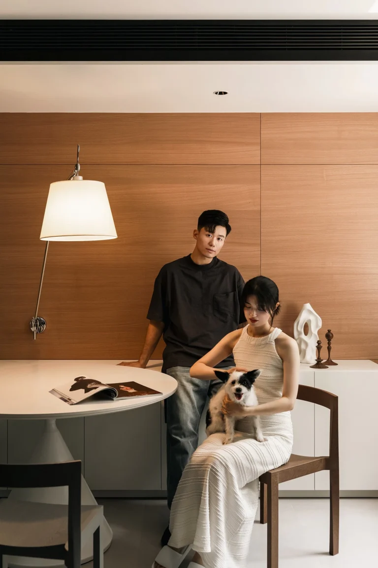 HOMESEE Urban Retreat Modern Simple Residence