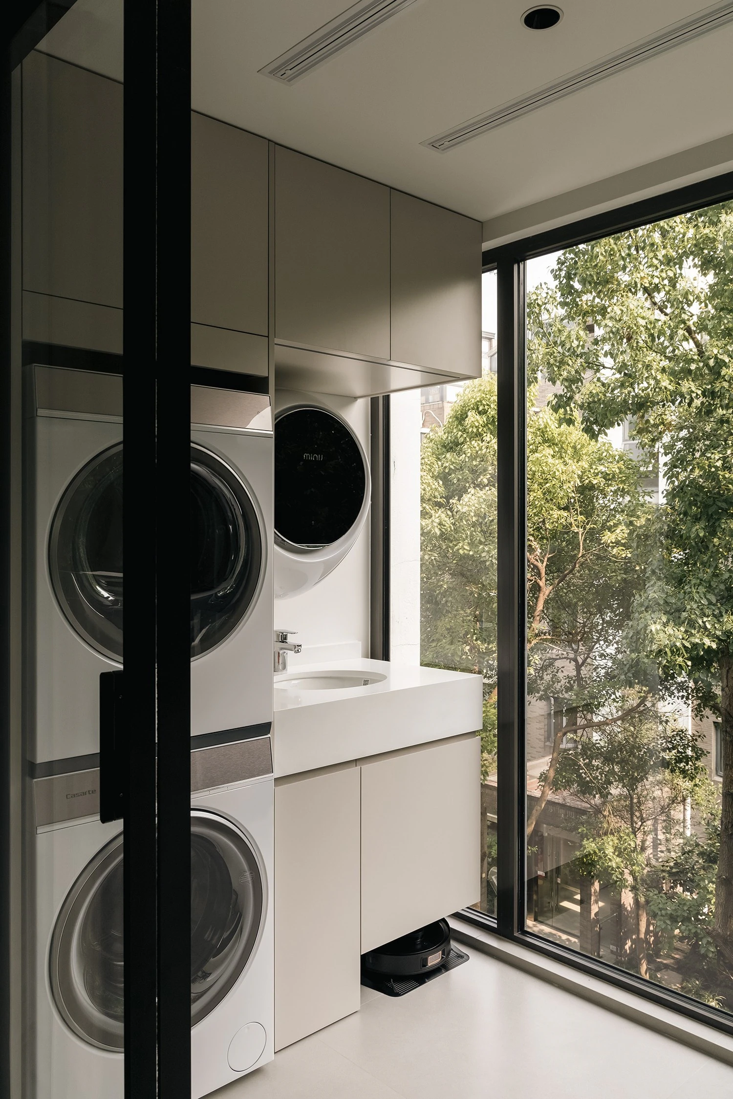 HOMESEE Urban Retreat Modern Simple Residence interior design case image 05