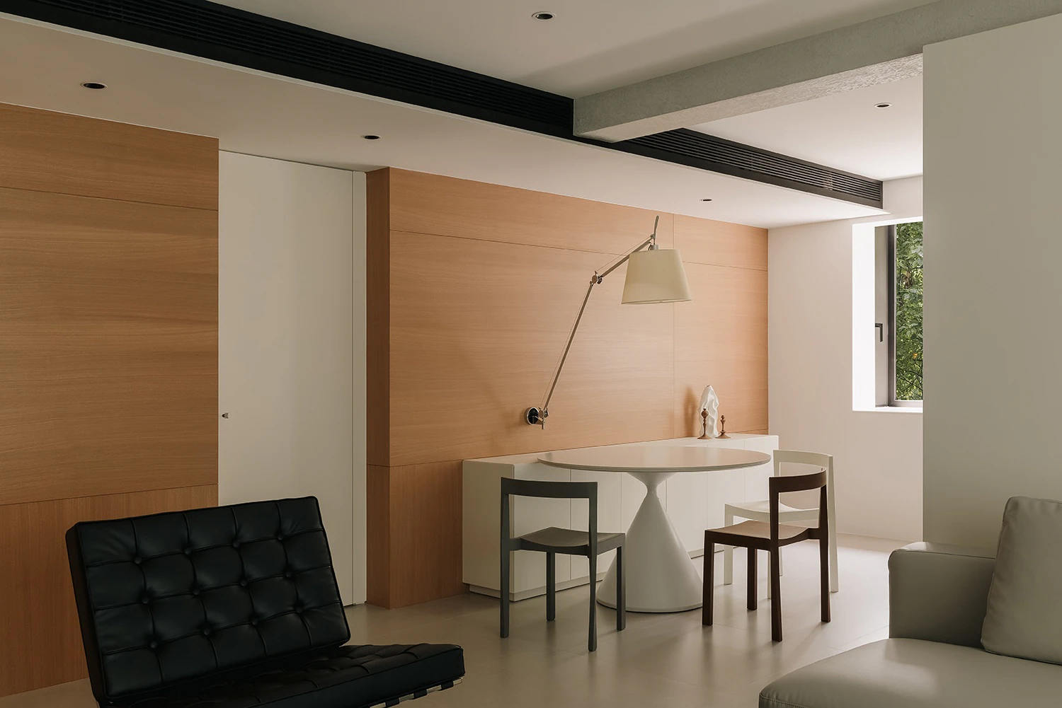 HOMESEE Urban Retreat Modern Simple Residence interior design case image 08