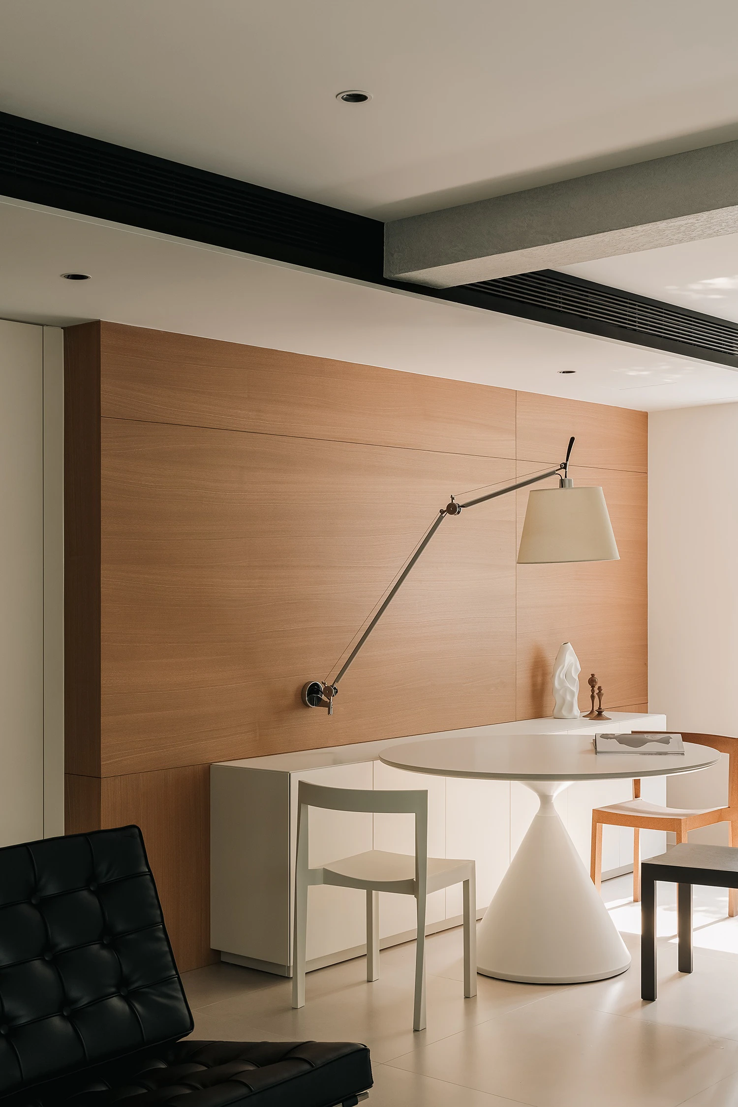 HOMESEE Urban Retreat Modern Simple Residence interior design case image 10