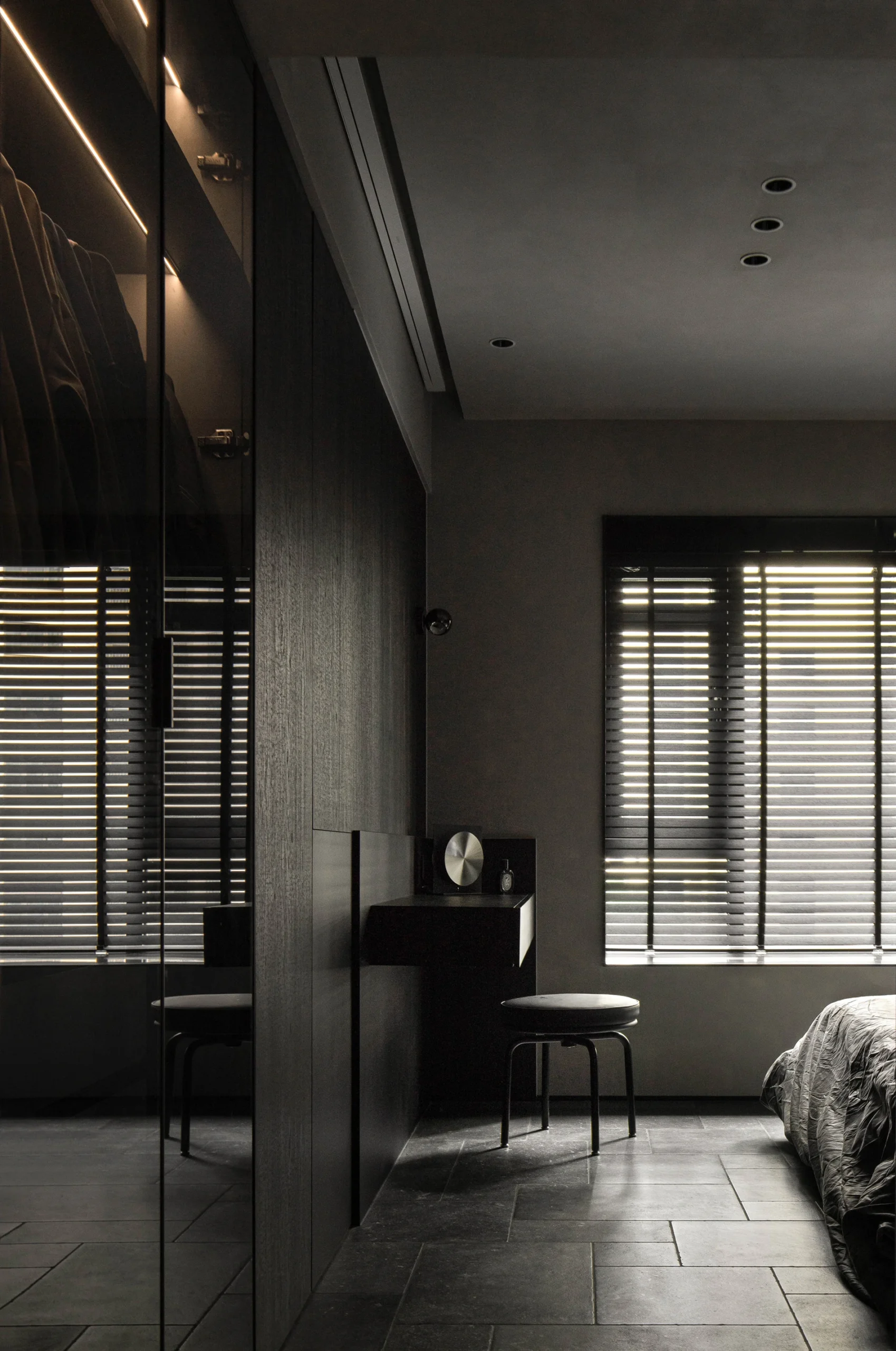 HOMESEE Black Elegance Modern Simple Residence interior design case image 03