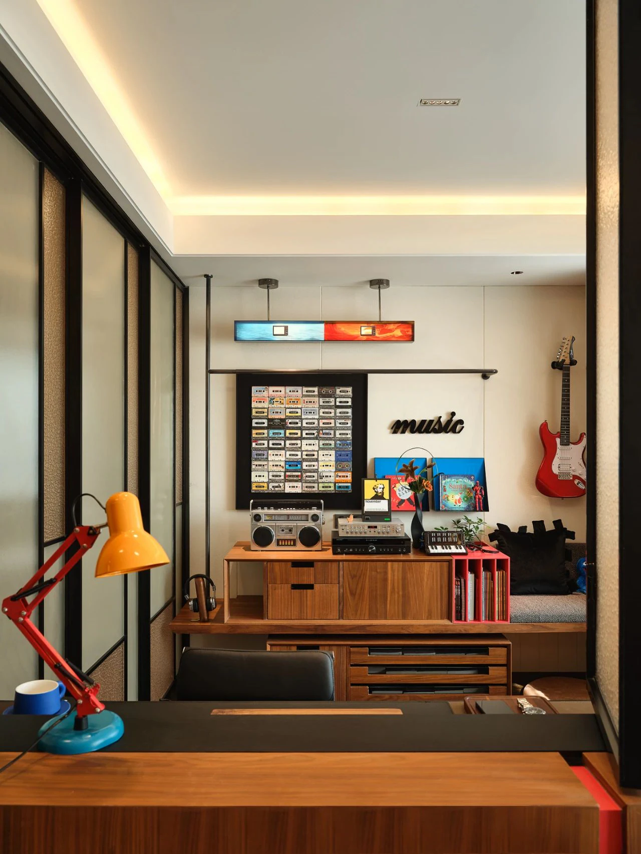 HOMESEE Playful Bauhaus Modern Residence interior design case image 10